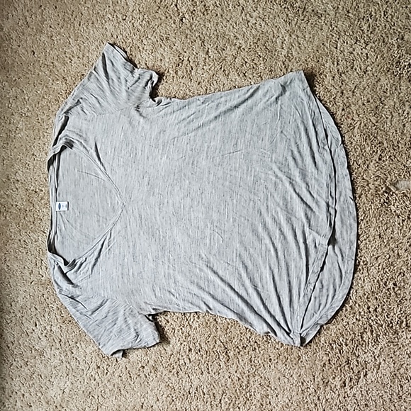 Old Navy Tops - Old Navy gray basic T shirt, size L